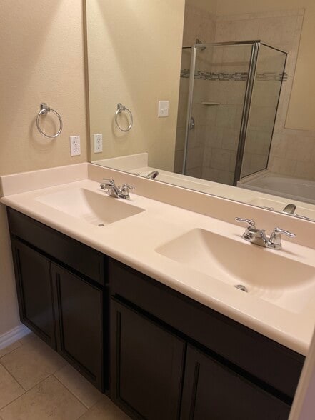 Building Photo - 3701 Cotton Patch Dr