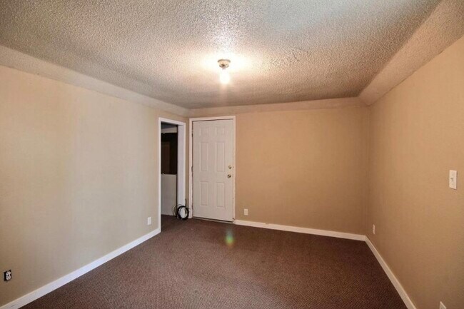 Building Photo - 1502 S. 10th St.