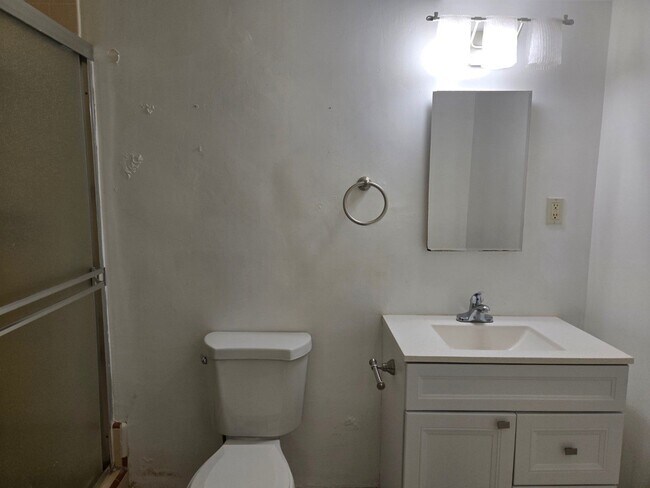 Building Photo - SDSU / College Area 6 bedrooms with 4 baths split-level home.