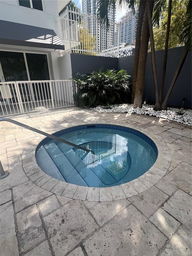 Building Photo - 850 N Miami Ave