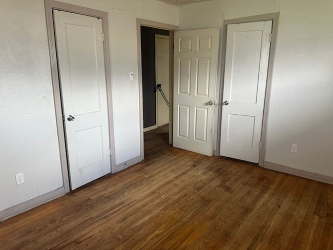 Building Photo - 4409 S Travis St