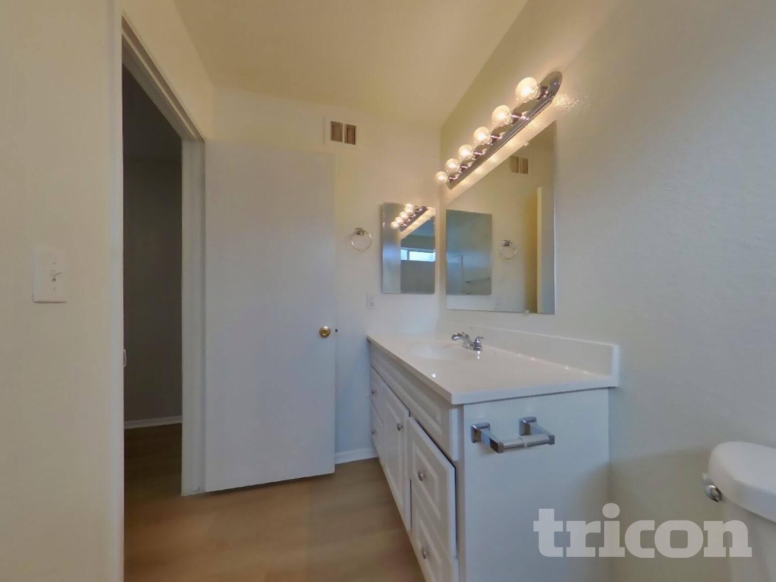 Building Photo - 955 W Santa Cruz Dr