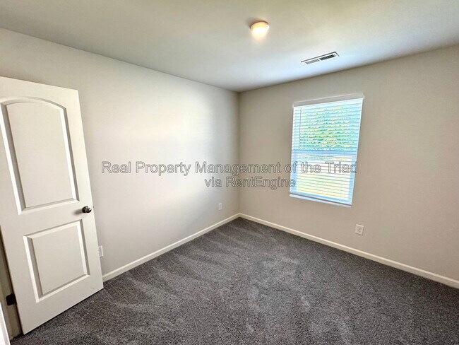 Building Photo - 4104 Devonwood Ct