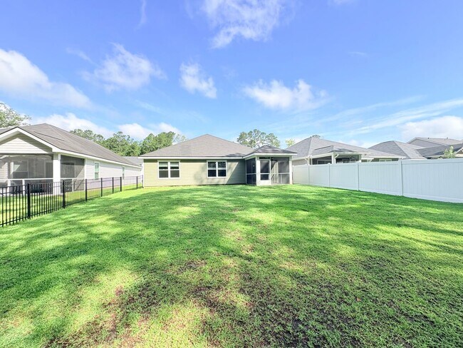 Building Photo - Welcome To Heritage New River Side