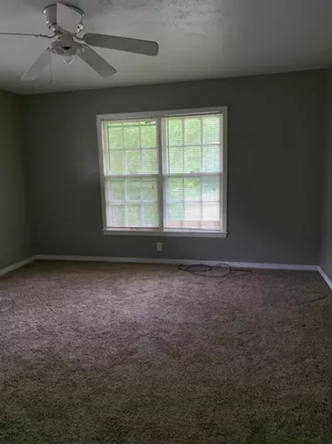 Building Photo - Spacious home in Florence, AL - Walking di...