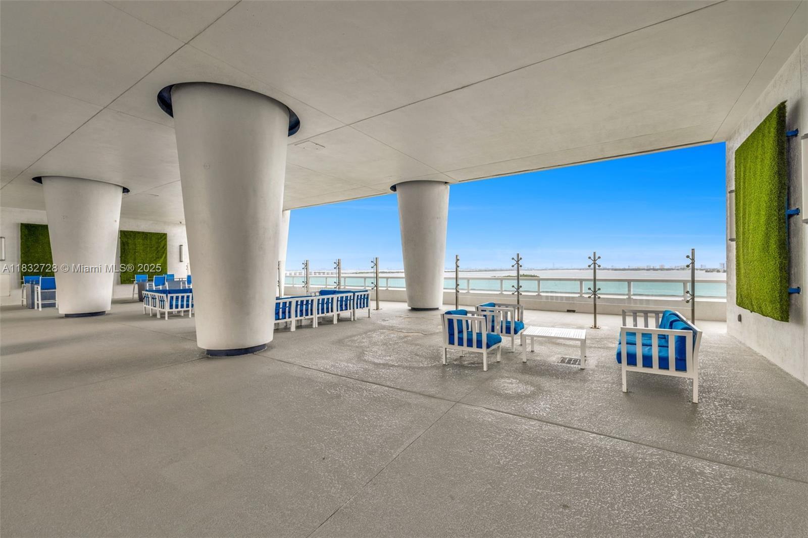 Building Photo - 1800 N Bayshore Dr