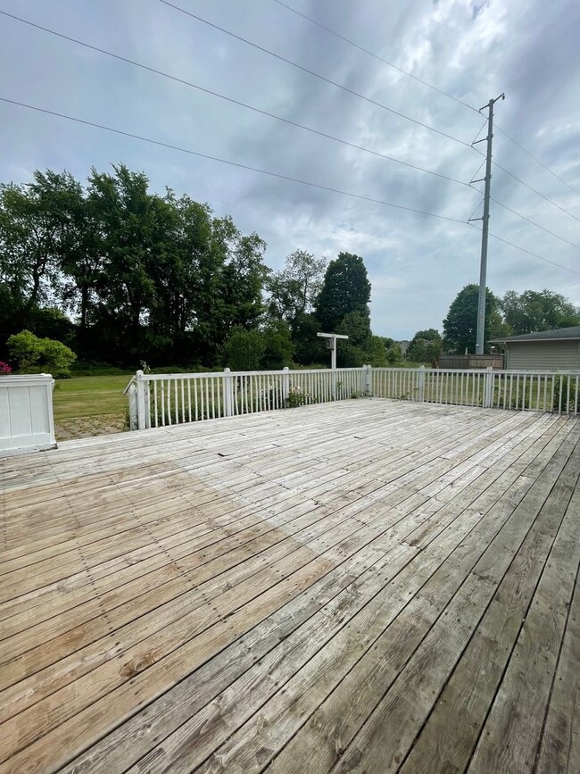 Building Photo - Three Bedroom Home in Richland