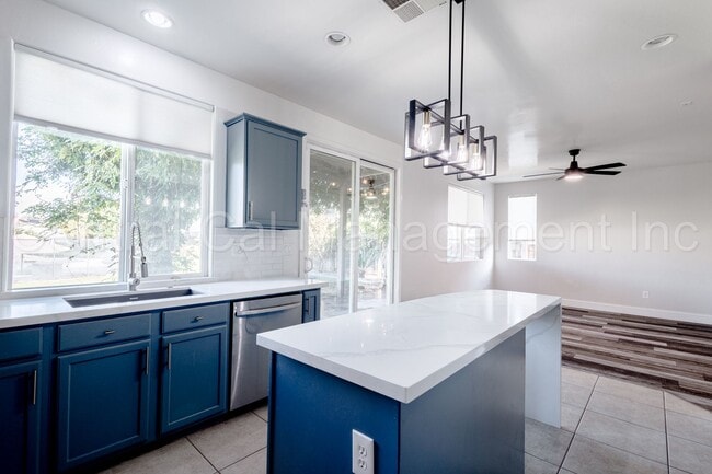 Building Photo - 4 Bedroom/3 Bath Home with Solar, Pool and...