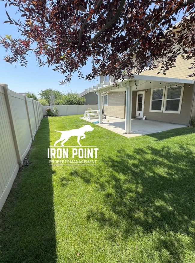 Building Photo - 5bed/3bath home w/community pool, fenced y...