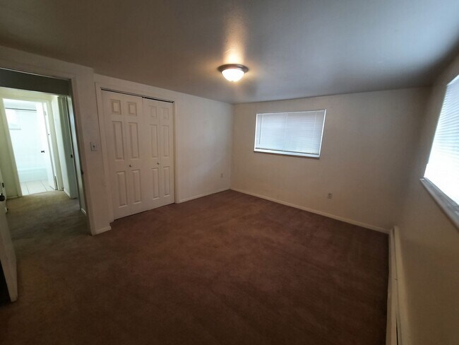 Building Photo - Now Leasing: Updated 2BR in Golden 4-Plex ...