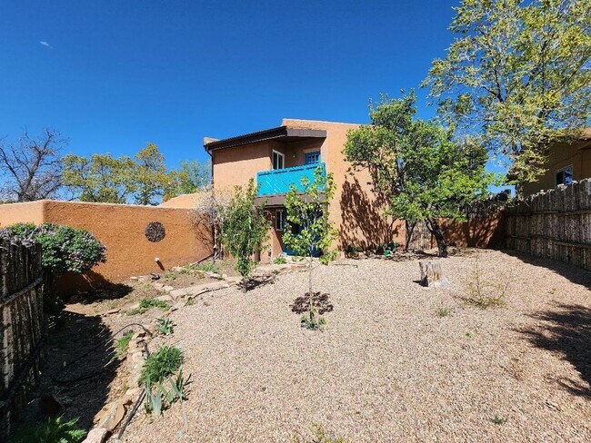 Building Photo - 2203 Vela St