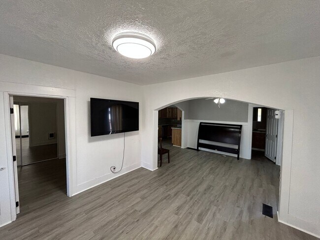 Building Photo - Quaint 3 Bedroom, 1 Bath Home in NW McMinnville