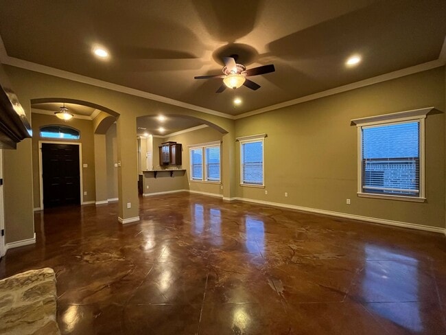 Building Photo - 3 Bedroom Single Family Home