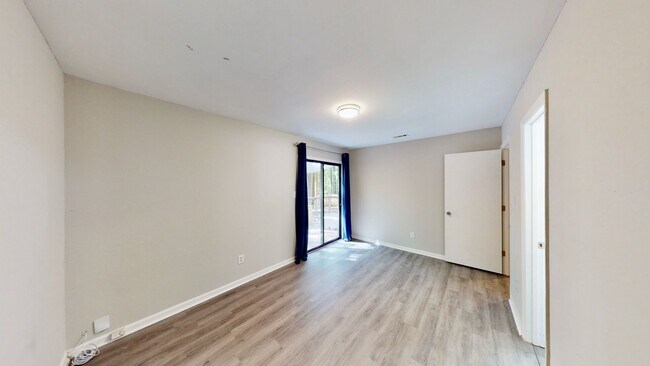Building Photo - 5012 Glenview Ct