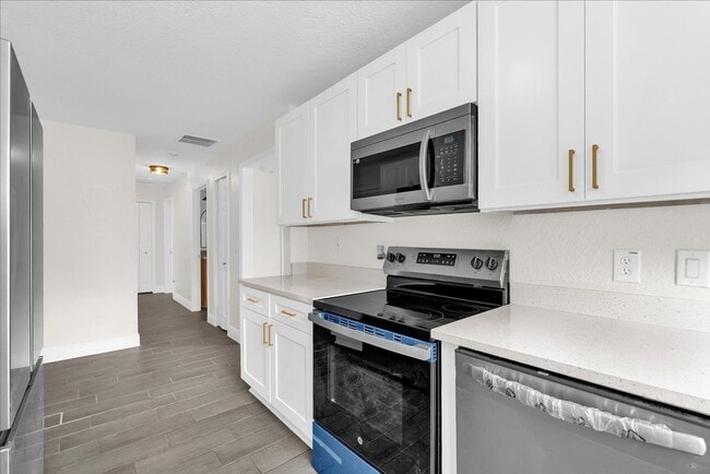 Building Photo - FOR RENT!!! BEAUTIFUL AND FULLY REHABBED 2...