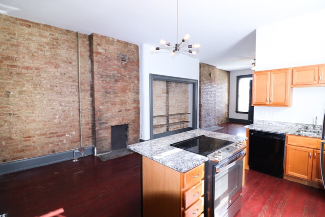 Building Photo - 1531 Elm St