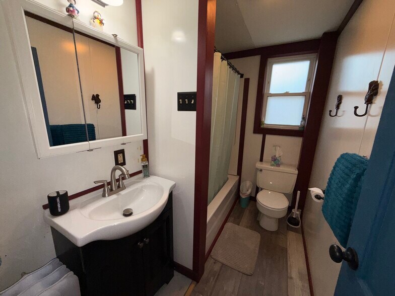 Building Photo - 51 Front St