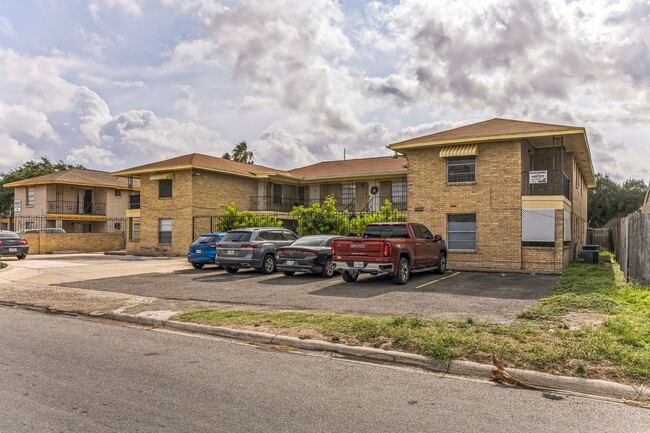 Building Photo - Renovated  condo in the heart of McAllen, ...