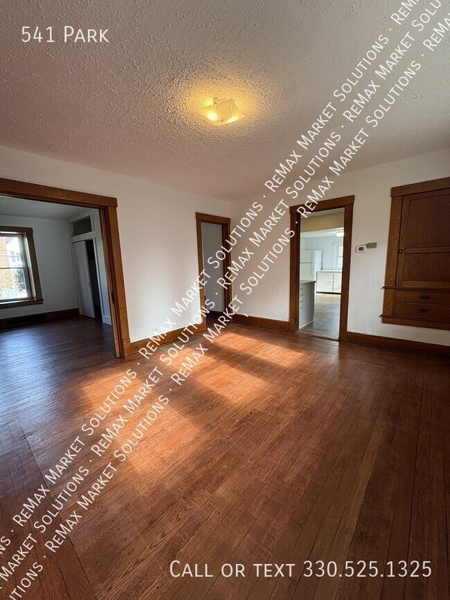 Building Photo - 541 Park-