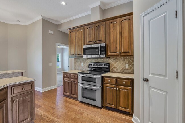 Building Photo - 1821 Old Carriage Trail