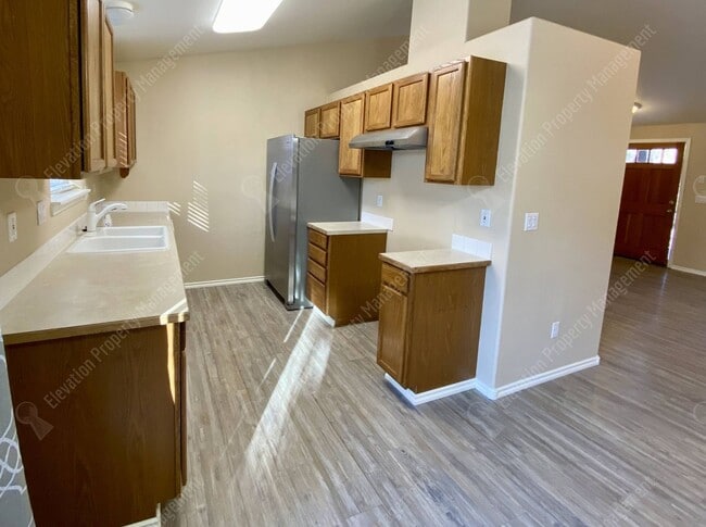 Building Photo - Single-Level 3 BR - 2 BA Rancher in Southw...