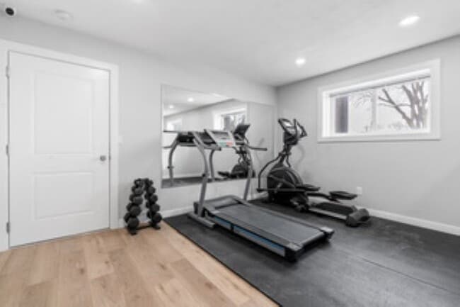 Building Photo - 1646 W 42nd St