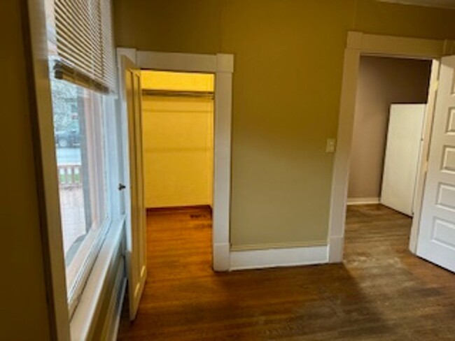 Building Photo - 1 bedroom/ 1 bath unit in 7 plex