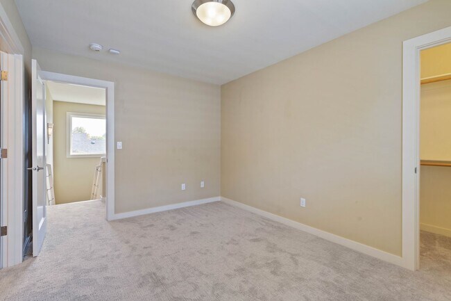 Building Photo - Beautiful 3-bdrm/2.5-bath in Beaumont-Wils...