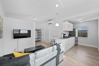 Building Photo - 2201 Leon St