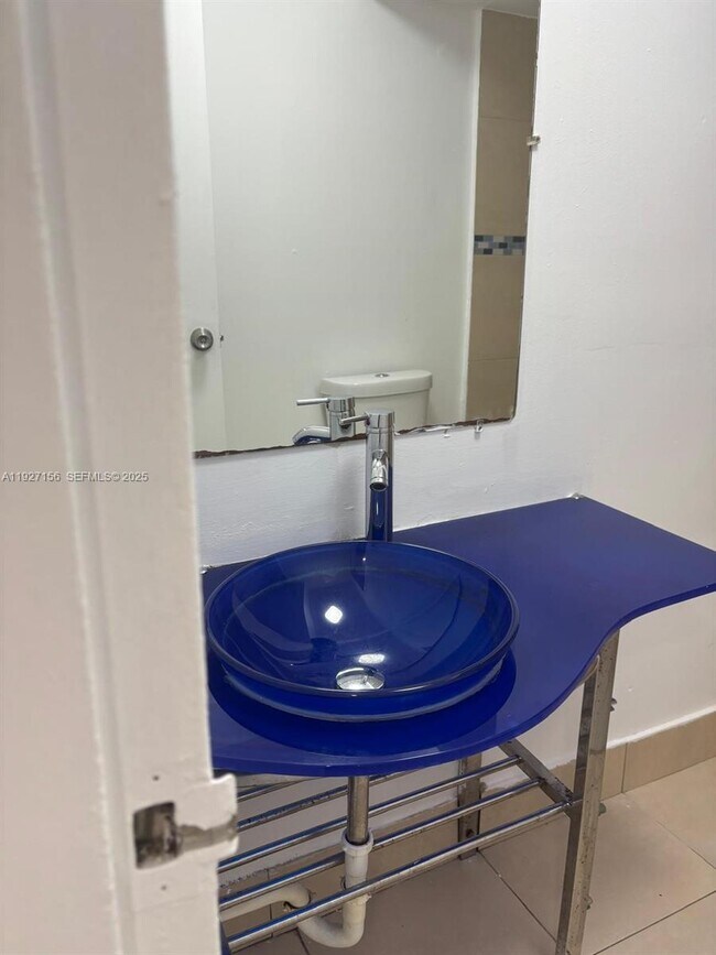 Building Photo - 5100 SW 41st St