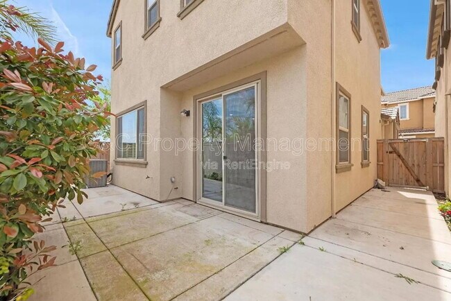 Building Photo - 8883 Solo Wy