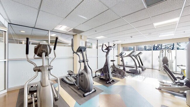 Building Photo - 601 W 11th Ave