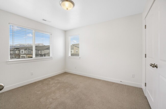 Building Photo - Now Leasing: 4-Bed, 2.5-Bath Home in Viney...