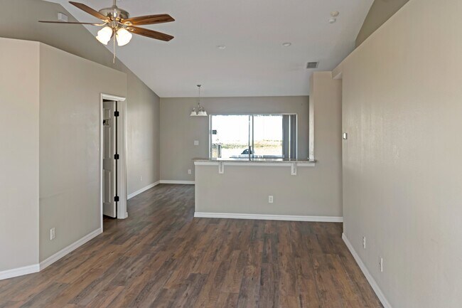 Building Photo - 1117 Peregrine St