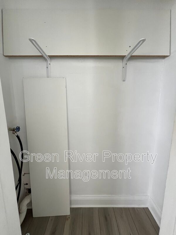 Building Photo - 1789 River Rd