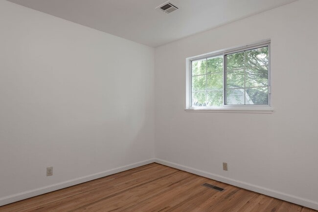 Building Photo - North Napa 4 bed 3 bath Home Available to ...