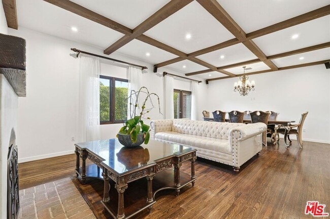 Building Photo - 5995 Saturn St