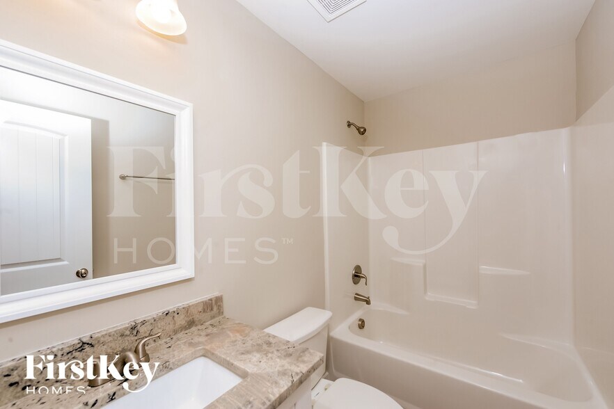 Building Photo - 3725 Corvette St