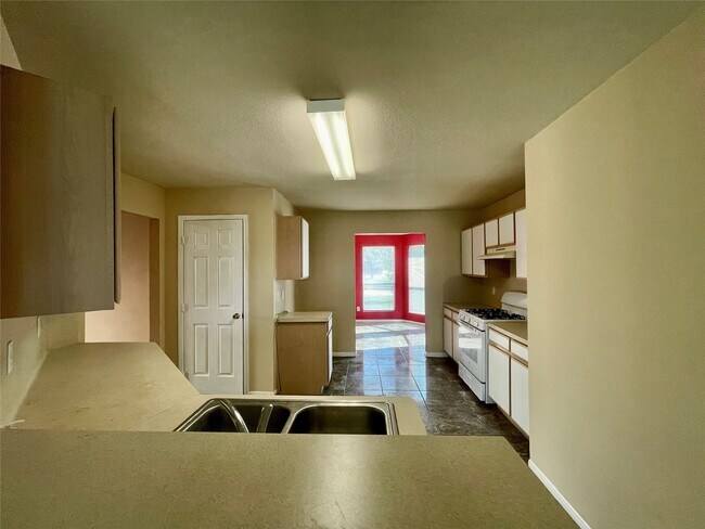 Building Photo - 7303 Foxshadows Ln