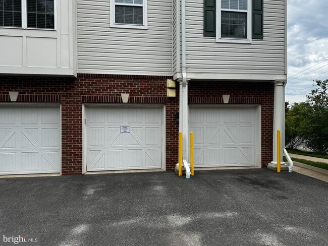 Building Photo - 9204 Charleston Dr