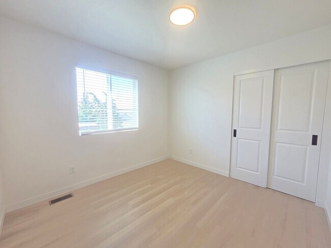 Building Photo - $2,500 - 4 Bed / 2.5 Stunning Home in Five Mile Prairie Neighborhood
