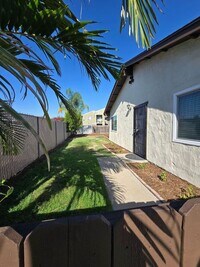 Building Photo - Charming 3 BR / 2BA with a large yard and ...