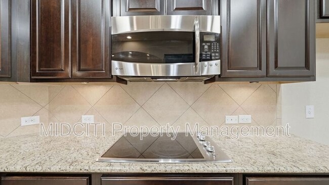 Building Photo - 842 Santa Cruz Ln