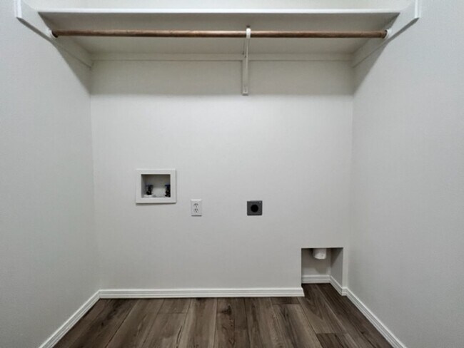 Building Photo - Amazing Home in Mahogany Park