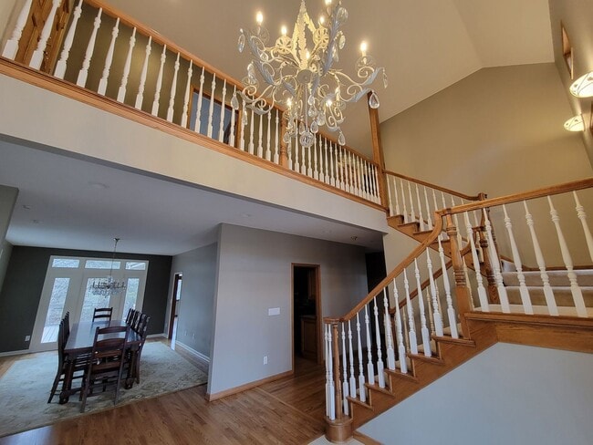 Building Photo - Upscale and Spacious Cedar Falls House for...