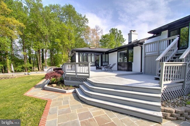 Building Photo - 317 Springvale Rd