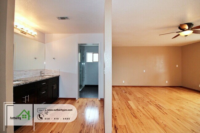 Building Photo - 3345 Golden Heights Dr