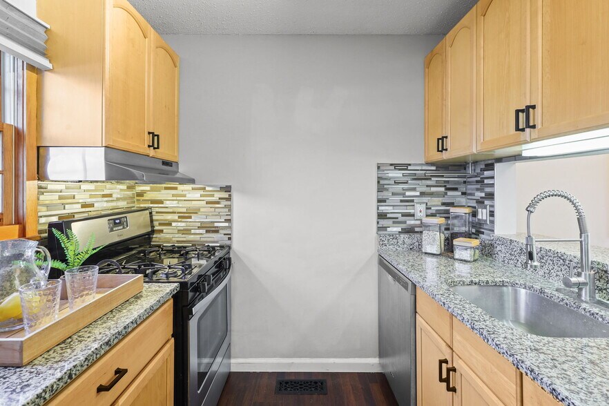 Building Photo - 10411 Corbeil Dr
