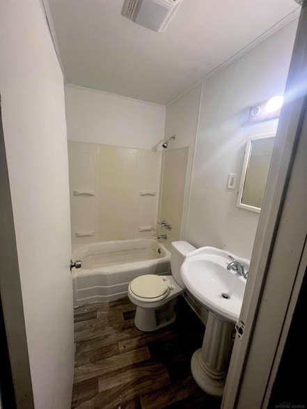 Building Photo - 3522 Whitney Ave