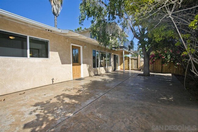 Building Photo - 11935 Sapota Dr